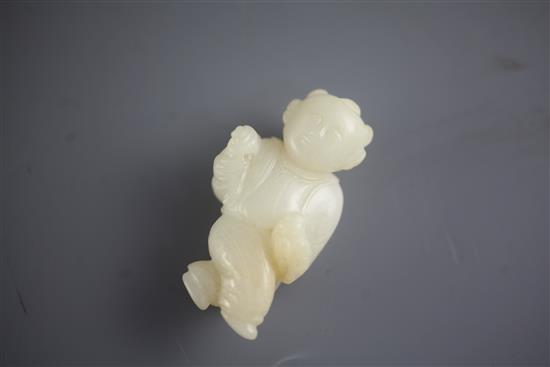 A Chinese white jade figure of a boy holding a bird, 18th/19th century, 6.2cm